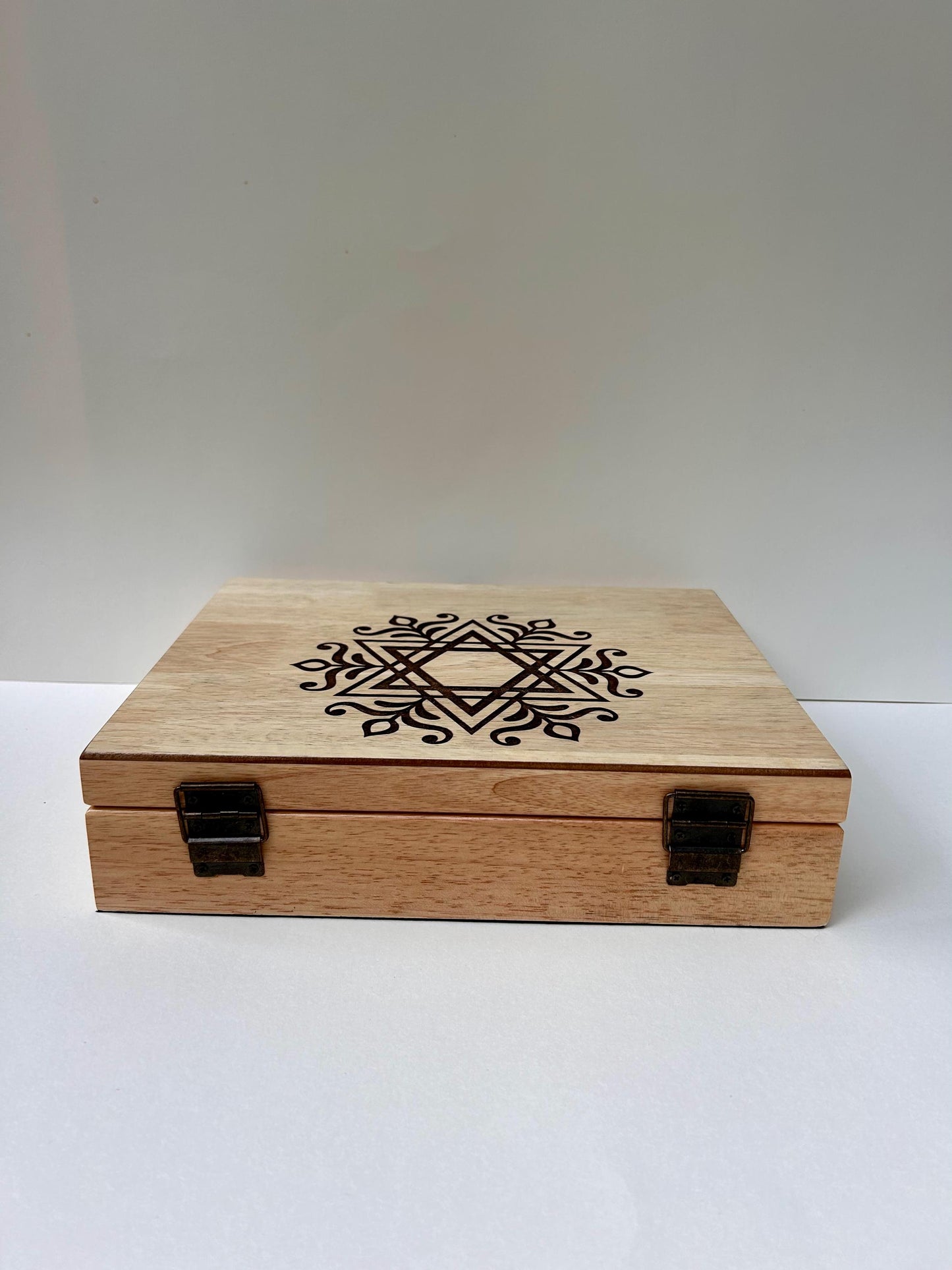 Personalized Star of David Keepsake Box | Custom Engraving | Perfect Gift for Jewish Weddings, B'Nai Mitzvahs, and Jewish Celebrations